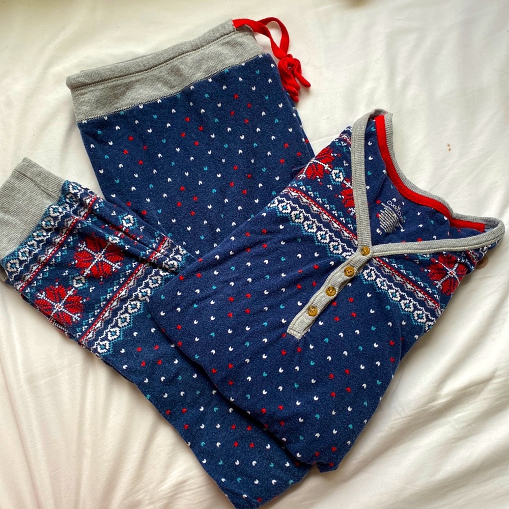 Super cute pajama set!